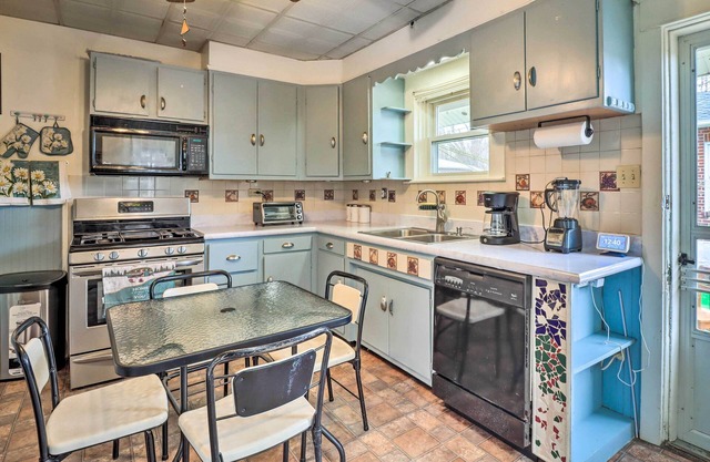 Allentown Home: 2 Mi to Hamilton District!