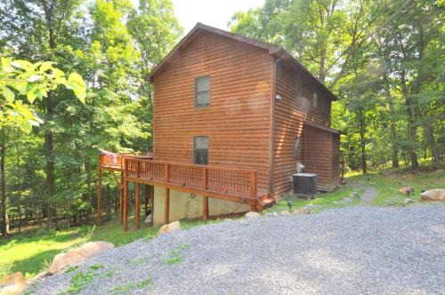 Almost Heaven - Grill, 2 King Beds, Wifi, Deck, Pool Access, Hiking, Wood Stove, Family Friendly
