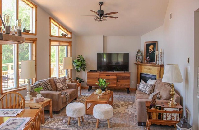 Almost Heaven on Big Gull - Newly Renovated Waterfront Cottage w/WiFi, A/C