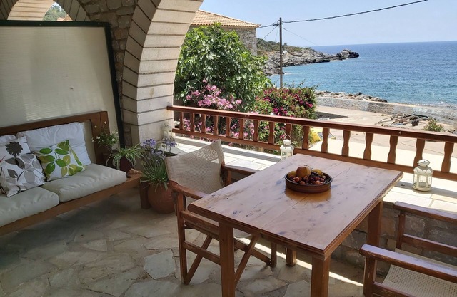 Almyra Apt in Mani