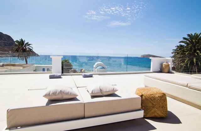 Almyra Luxury Grande Suite Two Bedroomsnwith Jacuzzi, Roof Top & Fire Place