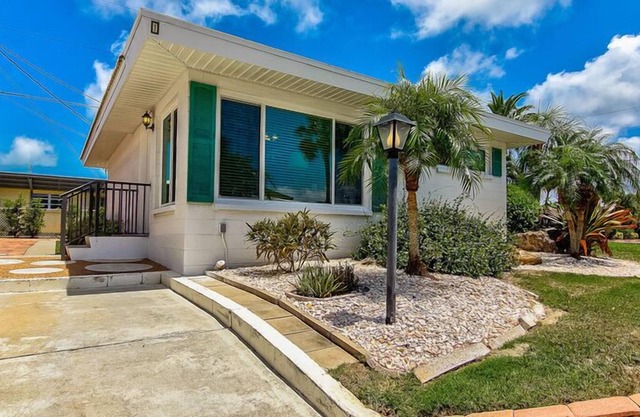 Aloha Kai - Unit 1 close to pool Premium unit!