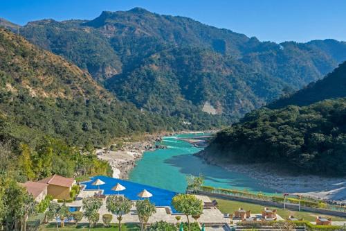 Aloha on the Ganges Ganga View with Infinity Pool 2BHK 305 by Almost Heaven