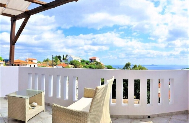 Alonissos, Old Village (Hora) wonderful apartment with amazing clear sea views