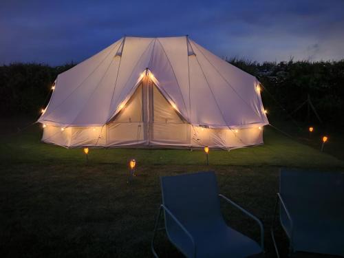 Alpaca view emperor bell tent