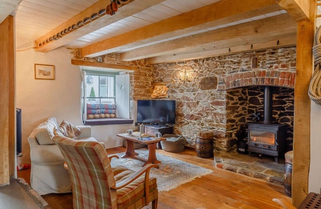 Alpha Cottage - Two Bedroom House, Sleeps 4
