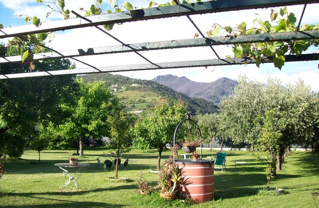 Alpi Apuane:colored flat in ancient farmhouse 4km from the sea and near the Alps