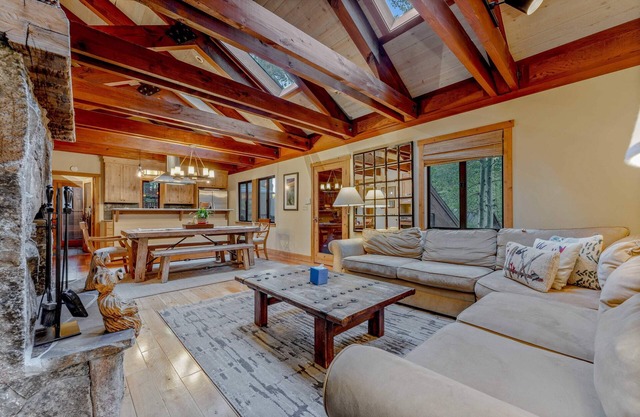 Alpine Meadows Retreat: 3-Min to Base, w/Hot Tub