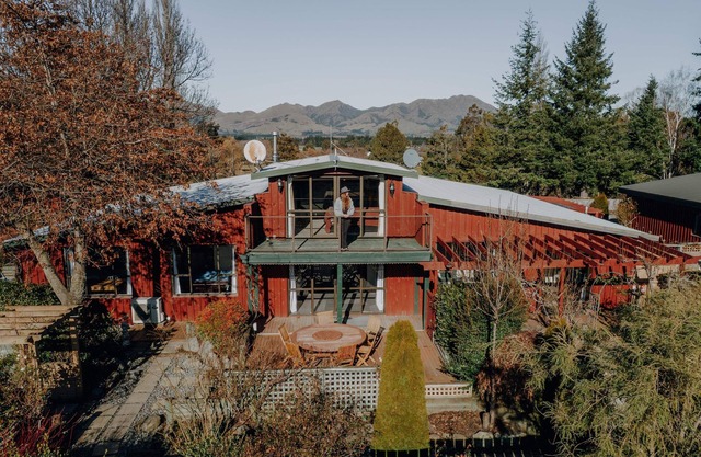 Alpine Springs Motel | Hot Tub | Pool Table