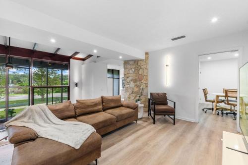 Altamonte Springs Retreat Fenced Yard & Workspace