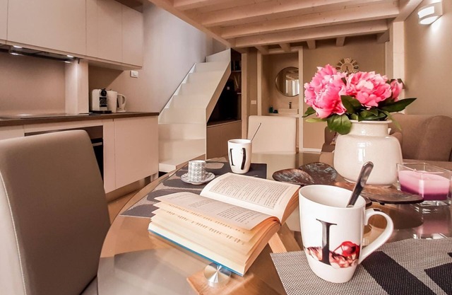 ALTIDO Sophisticated 2 BR loft for 4 w/Spacious terrace