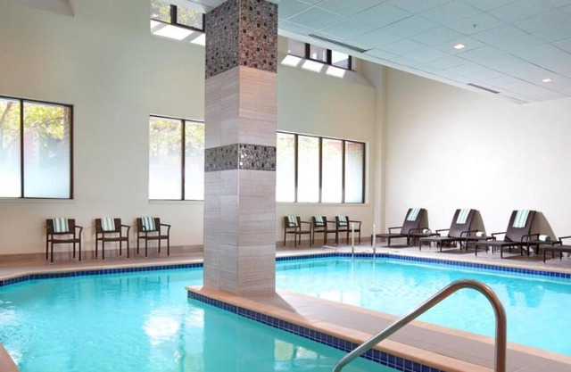 Always a Great Idea To Unwind! Parking, Onsite Pool, Near The Capitol