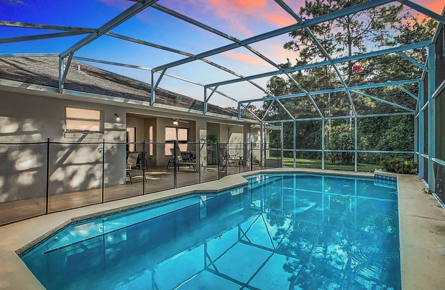 ALWAYS FREE POOL HEAT - 2 KINGS, Games room! 5 smart TV’s - S/Steel appliances