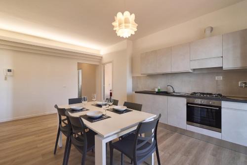 AM5 - Attico centrale con vista e parcheggio