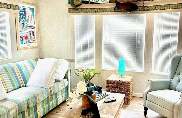 Amazing 1 bedroom cabin inside gated community in Elberta Al