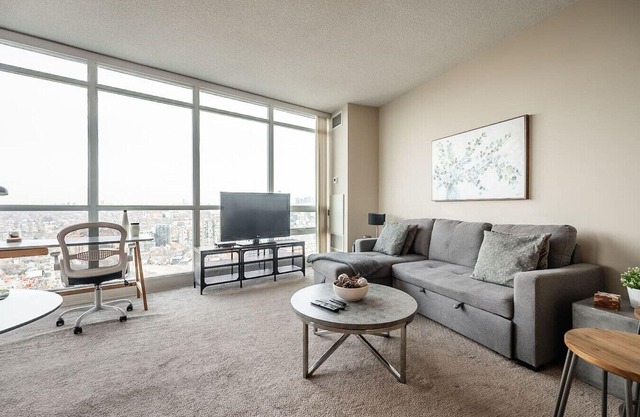 Amazing 1BR Condo - Stunning View - Parking!