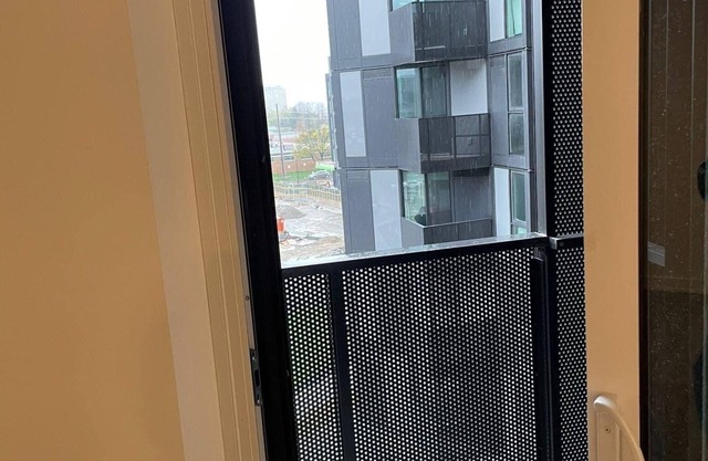 Amazing 2 Bedroom & 2 Full Washroom Condo in the Heart of Toronto Near Yorkdale.