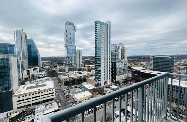 Amazing 2 Bedroom Apartment Downtown Austin. Next to 6th St. Great View!
