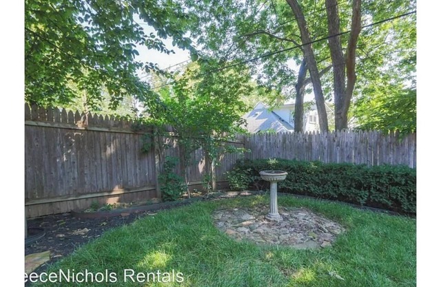 Amazing 2-bedroom bungalow with AC in Kansas City