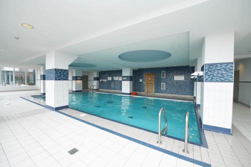 Amazing 2BR & 2BTH - Near Square One Mall