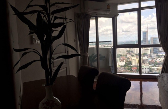 Amazing 2BR @BTS Emporium harbor & sky v
