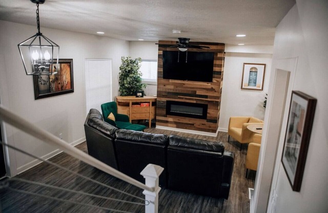 Amazing 6 bdrm Downtown KC/Near Plaza/UMKC