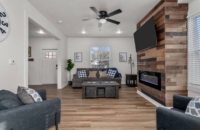 Amazing 6 bdrm Home/Downtown KC/Near Plaza/UMKC