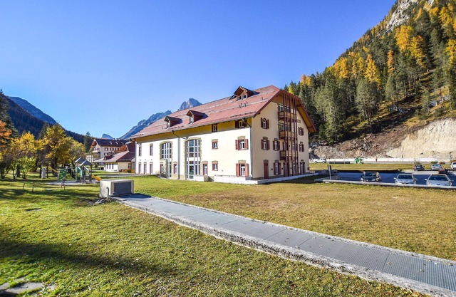 Amazing apartment in Località Carbonin