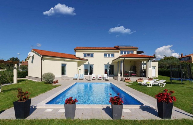 Amazing apartment in Kastelir-Labinci