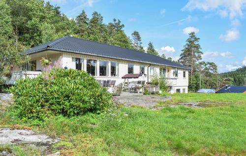 Amazing Apartment In Øyslebø With Wifi