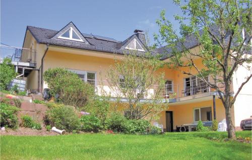 Amazing Apartment In Zweifelscheid