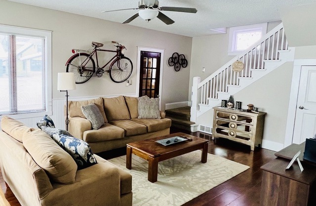 Amazing Bikeability! Blocks from DWTN & Bike Trails ~ PLUS Secure Garage!