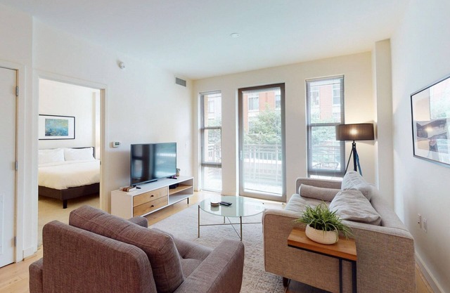 Amazing Clarendon 1BR w/Pool, W/D & Gym, nr Groceries, by Blueground