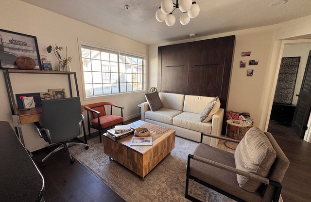 Amazing Condo In Downtown Alhambra, 20 minutes to DTLA, 10 minutes to Pasadena