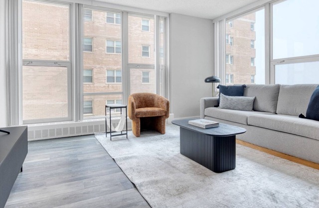 Amazing Edgewater 2BR w/ Gym, Deck & Lounge, 5 blocks to L, by Blueground