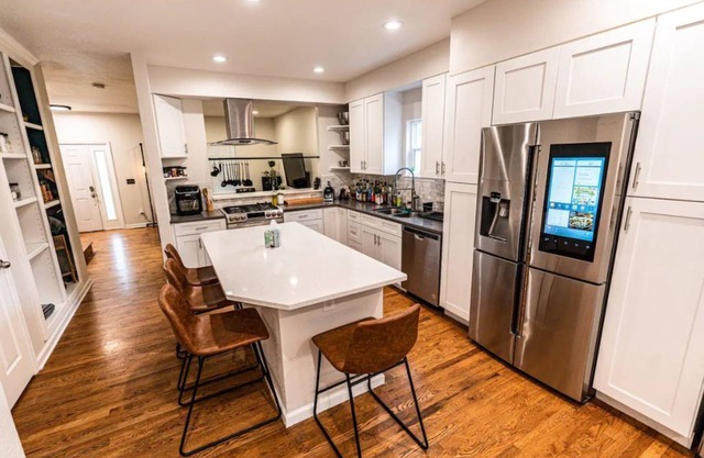 Amazing Fun Great for groups! House 10 Minutes from Downtown.