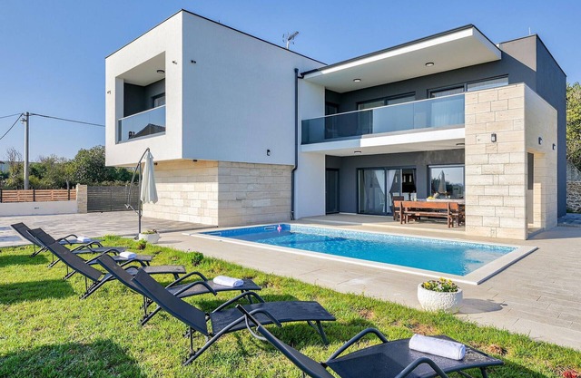 Amazing home in Sveti Filip i Jakov