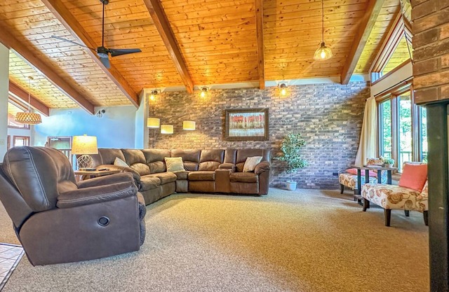 Amazing home for outdoor activities on Devil Track Lake, near Grand Marais, MN