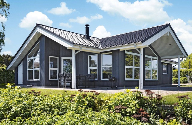 Amazing home in Augustenborg with sauna