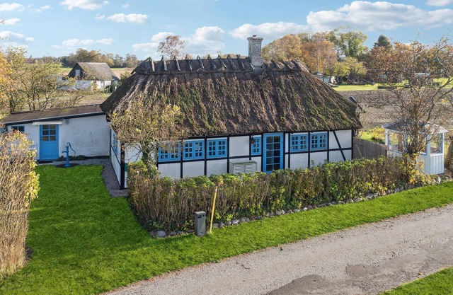 Amazing home in Horslunde with kitchen