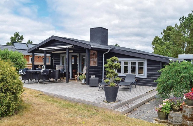 Amazing home in Juelsminde with WiFi