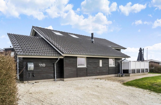 Amazing home in Juelsminde with kitchen