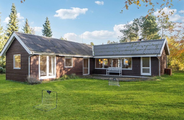 Amazing home in Nykøbing Sj with WiFi