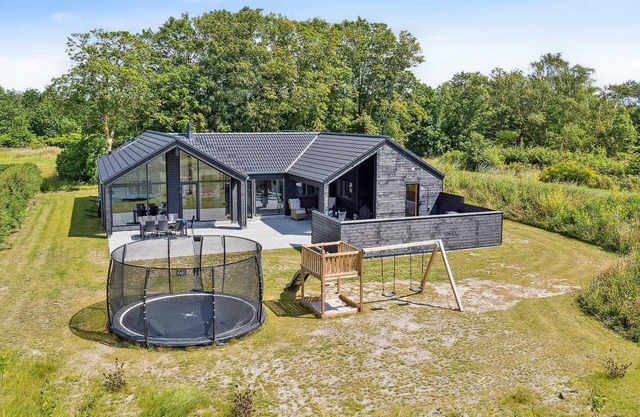 Amazing home in Rødby with WiFi