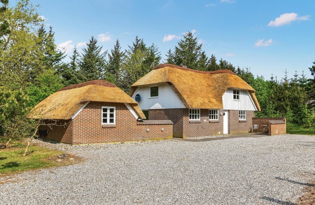 Amazing home in Ulfborg with kitchen