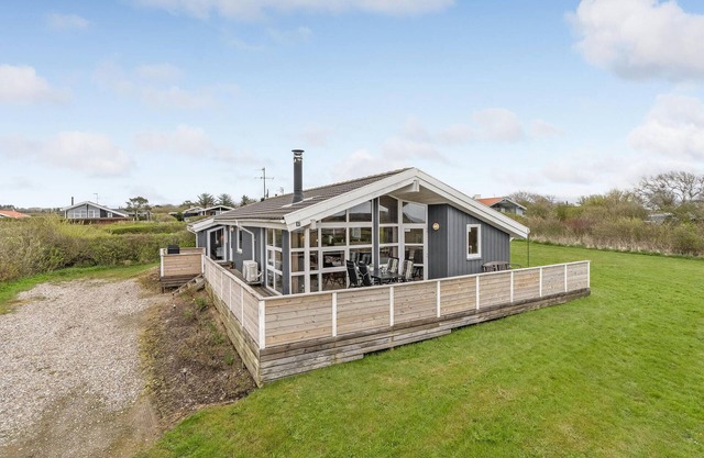 Amazing home in Vestervig with kitchen