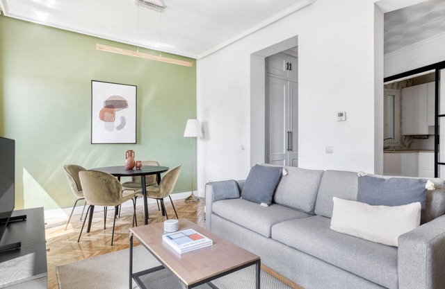 Amazing Jerónimos 2BR, in the best area of Madrid, by Blueground