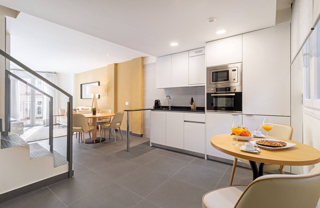 Amazing new duplex for 4 (Latina Toledo atico III)