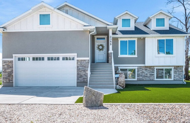 Amazing New Home 3beds 2baths, gas fireplace over soaking tub, outdoor hot tub