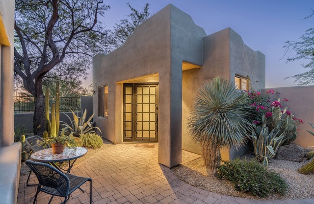Amazing Oasis w/Stunning Views & Private Hot Tub in Scottsdale, AZ!